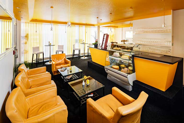 HOTEL ROTH Café Bistro Yellow ©Dirk Eisermann